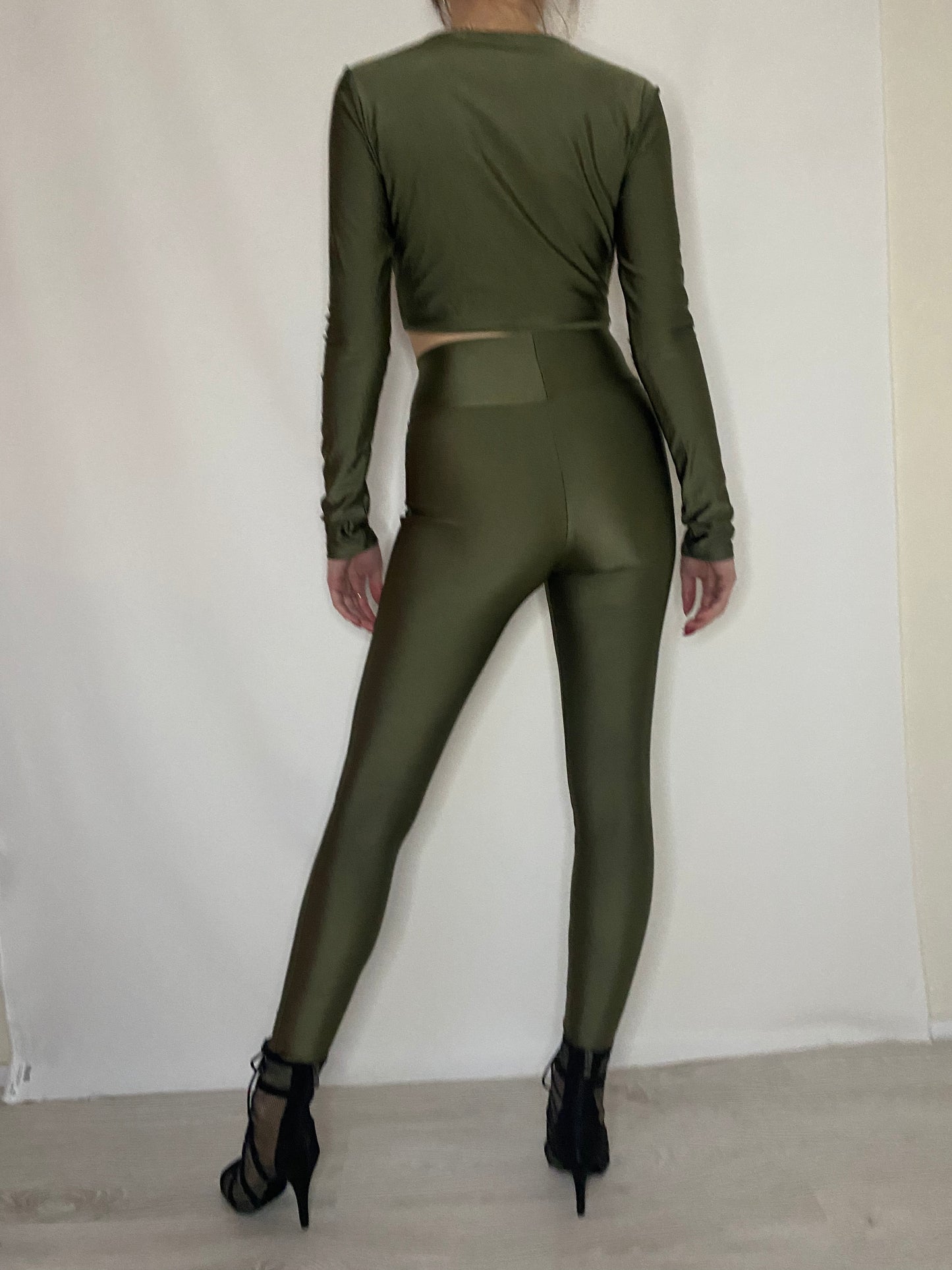 Green shiny legging